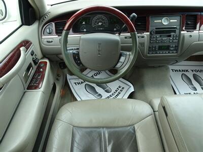 2005 Lincoln Town Car Signature Limited 4.6L V8 RWD - Photo 12 - Cincinnati, OH 45255