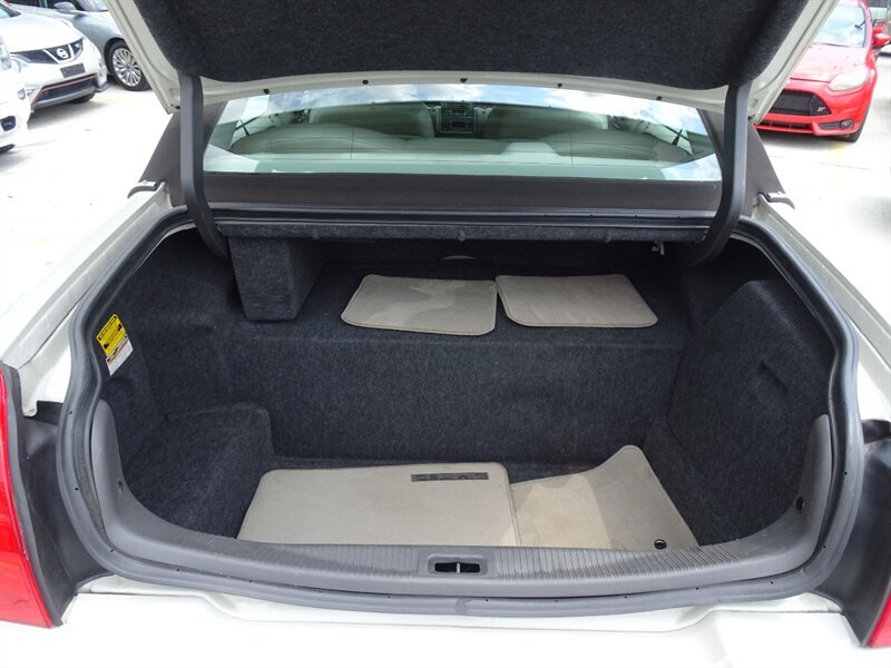 2005 Lincoln Town Car Signature Limited 4.6L V8 RWD - Photo 26 - Cincinnati, OH 45255