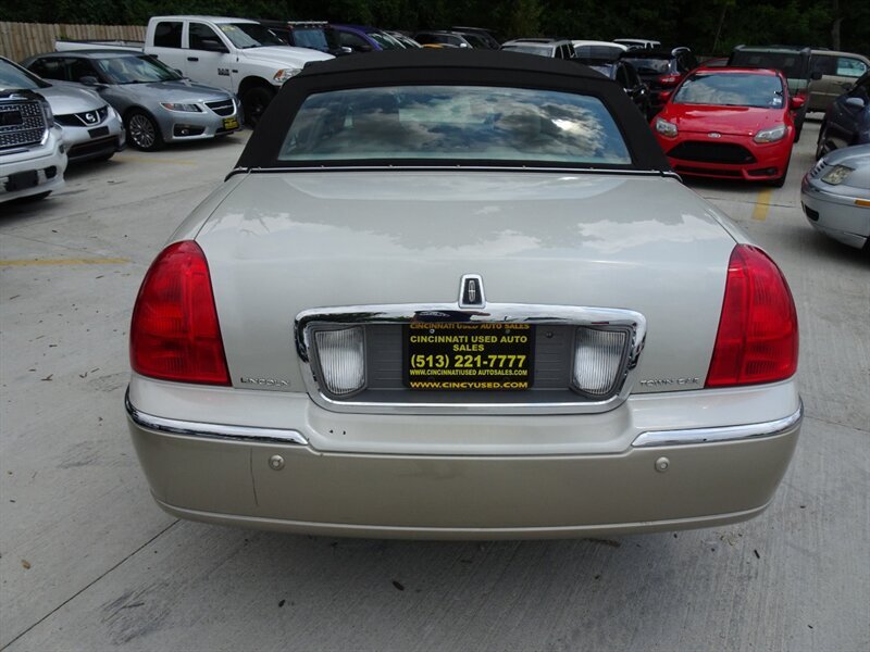2005 Lincoln Town Car Signature Limited 4.6L V8 RWD - Photo 5 - Cincinnati, OH 45255