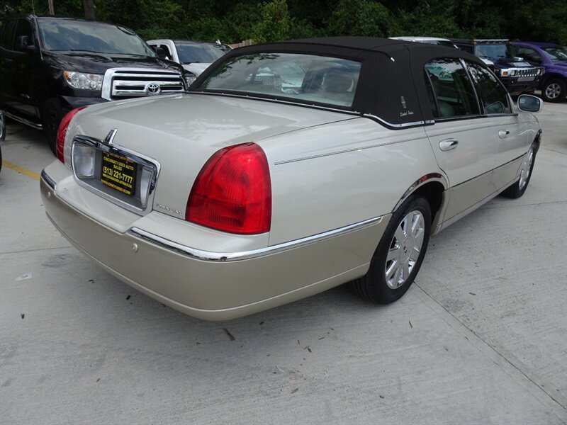 2005 Lincoln Town Car Signature Limited 4.6L V8 RWD - Photo 6 - Cincinnati, OH 45255