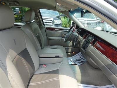 2005 Lincoln Town Car Signature Limited 4.6L V8 RWD - Photo 10 - Cincinnati, OH 45255