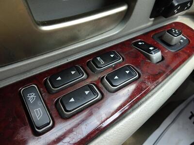 2005 Lincoln Town Car Signature Limited 4.6L V8 RWD - Photo 22 - Cincinnati, OH 45255