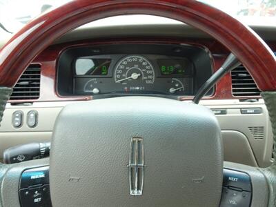 2005 Lincoln Town Car Signature Limited 4.6L V8 RWD - Photo 18 - Cincinnati, OH 45255