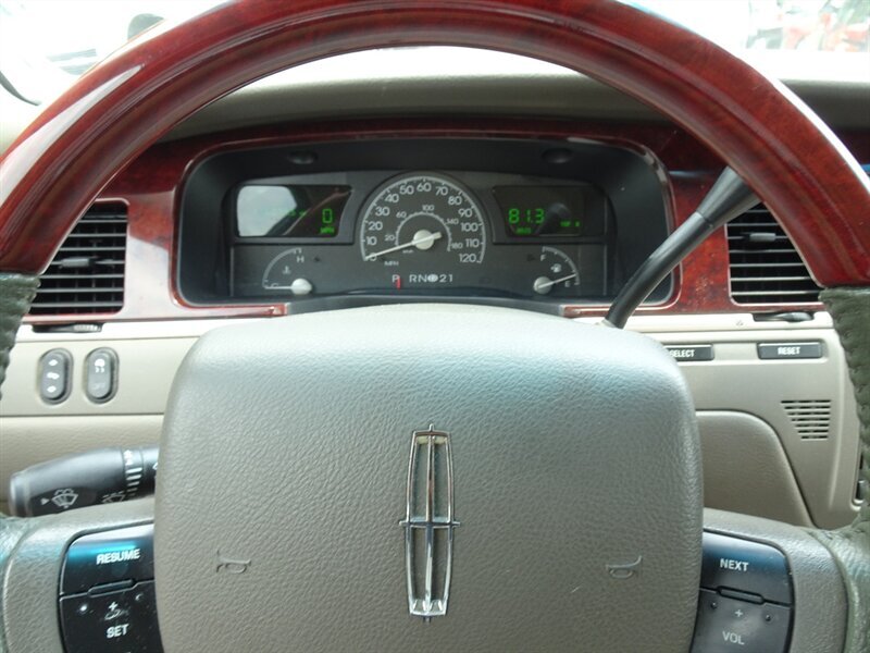 2005 Lincoln Town Car Signature Limited 4.6L V8 RWD - Photo 18 - Cincinnati, OH 45255