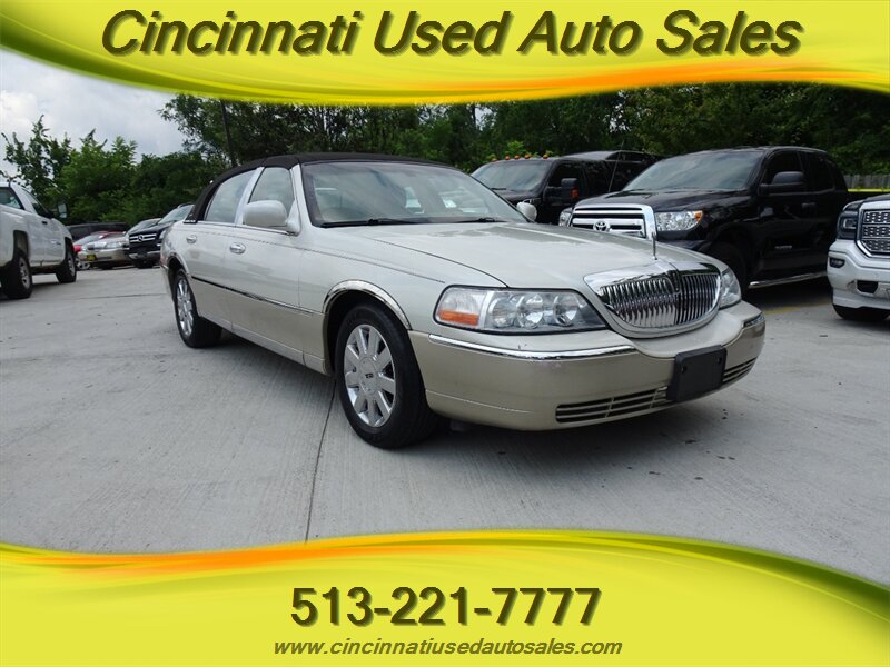 2005 Lincoln Town Car Signature Limited  4.6L V8 RWD - Photo 1 - Cincinnati, OH 45255