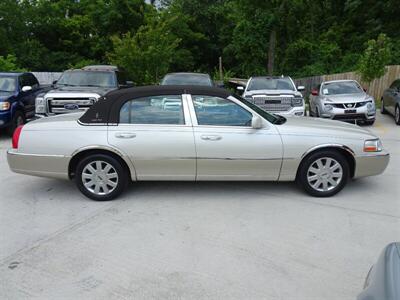 2005 Lincoln Town Car Signature Limited 4.6L V8 RWD - Photo 3 - Cincinnati, OH 45255