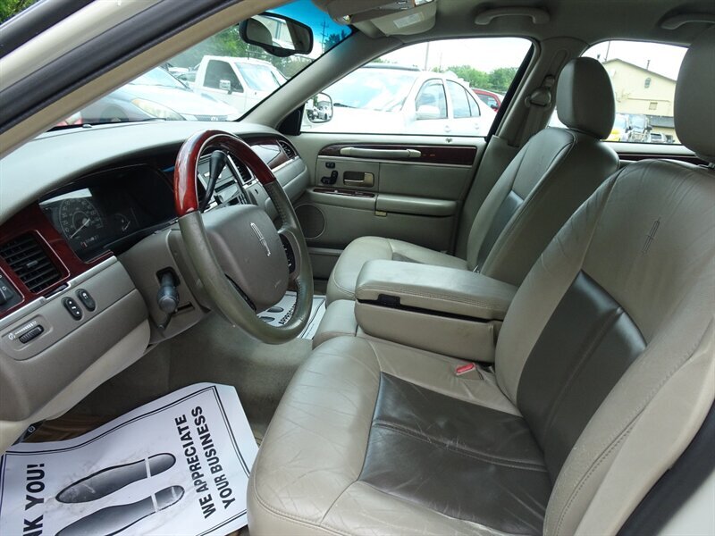 2005 Lincoln Town Car Signature Limited 4.6L V8 RWD - Photo 13 - Cincinnati, OH 45255