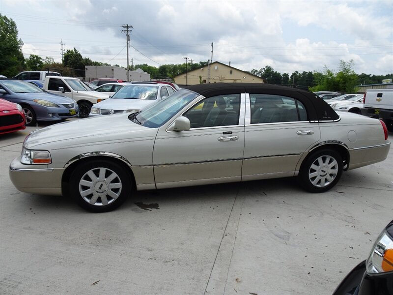 2005 Lincoln Town Car Signature Limited 4.6L V8 RWD - Photo 7 - Cincinnati, OH 45255