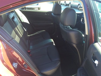 2011 Nissan Maxima 3.5 SV   - Photo 9 - Cincinnati, OH 45255