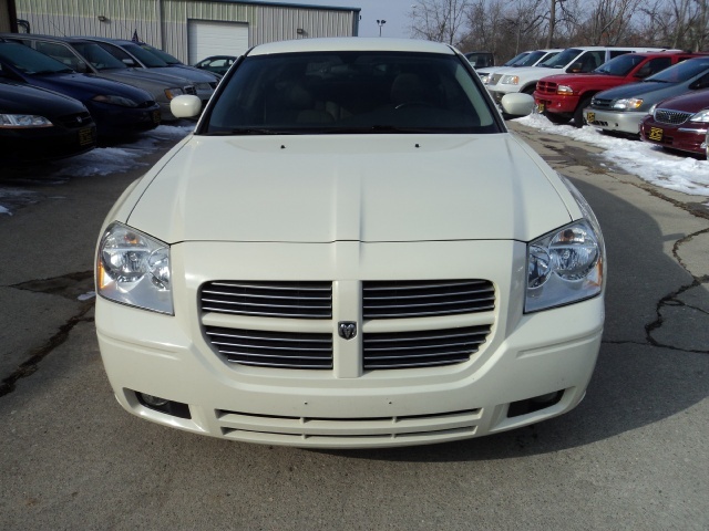 2005 Dodge Magnum RT - Photo 2 - Cincinnati, OH 45255