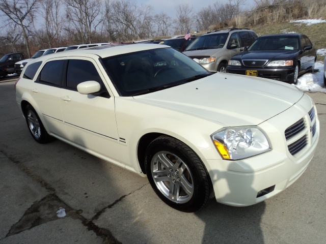 2005 Dodge Magnum RT   - Photo 1 - Cincinnati, OH 45255
