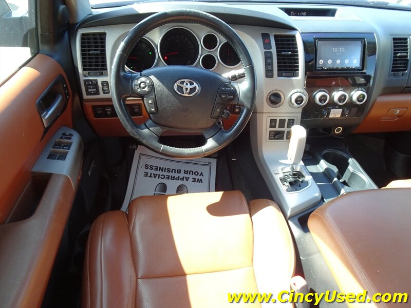 2008 Toyota Sequoia Platinum - Photo 10 - Cincinnati, OH 45255