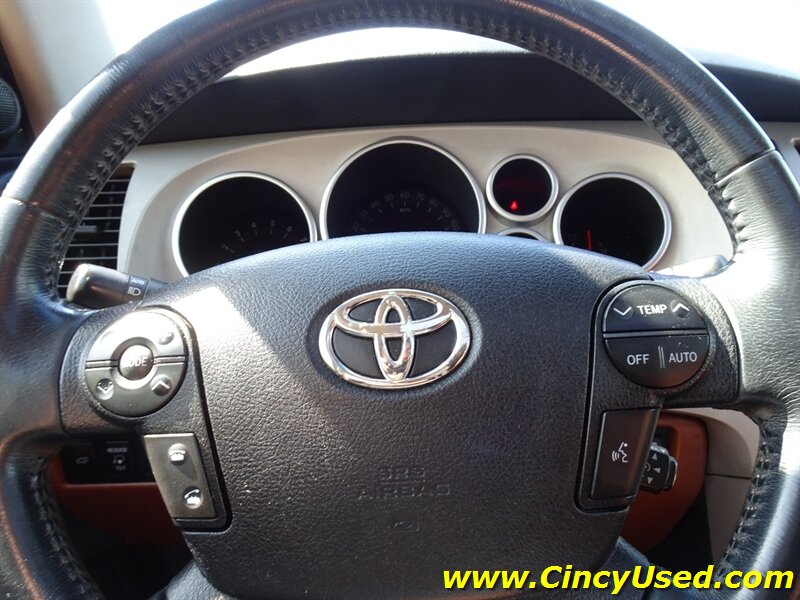 2008 Toyota Sequoia Platinum - Photo 21 - Cincinnati, OH 45255