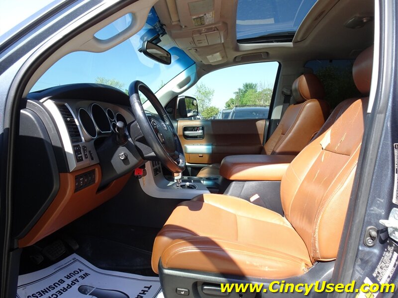 2008 Toyota Sequoia Platinum - Photo 11 - Cincinnati, OH 45255