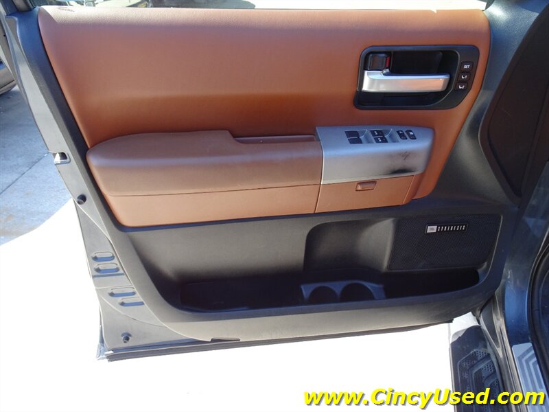 2008 Toyota Sequoia Platinum - Photo 34 - Cincinnati, OH 45255