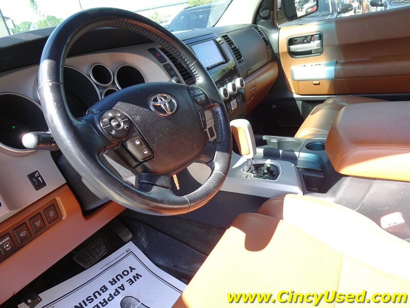2008 Toyota Sequoia Platinum - Photo 12 - Cincinnati, OH 45255