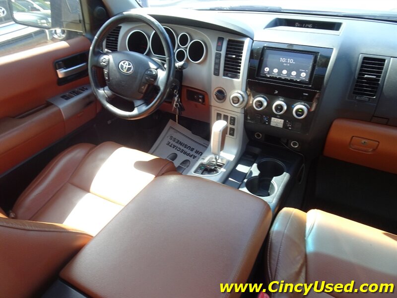2008 Toyota Sequoia Platinum - Photo 16 - Cincinnati, OH 45255