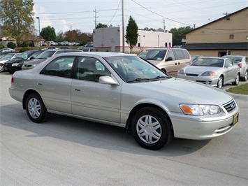 2001 Toyota Camry LE   - Photo 1 - Cincinnati, OH 45255