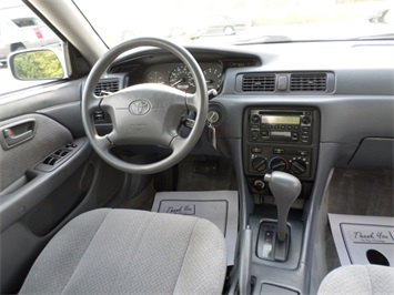 2001 Toyota Camry LE   - Photo 7 - Cincinnati, OH 45255