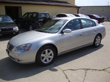 2002 Nissan Altima   - Photo 4 - Cincinnati, OH 45255