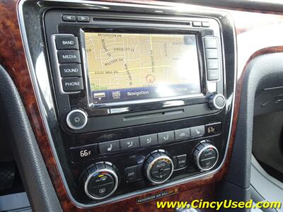 2013 Volkswagen Passat V6 SEL Premium   - Photo 17 - Cincinnati, OH 45255