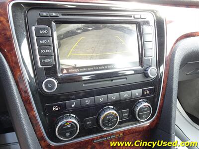 2013 Volkswagen Passat V6 SEL Premium   - Photo 18 - Cincinnati, OH 45255