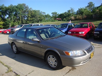 2001 Toyota Camry LE   - Photo 1 - Cincinnati, OH 45255