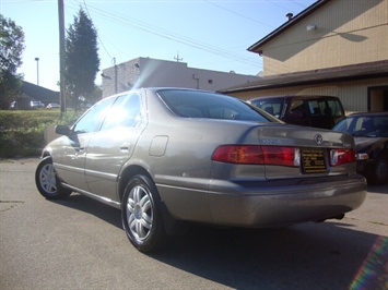 2001 Toyota Camry LE   - Photo 11 - Cincinnati, OH 45255