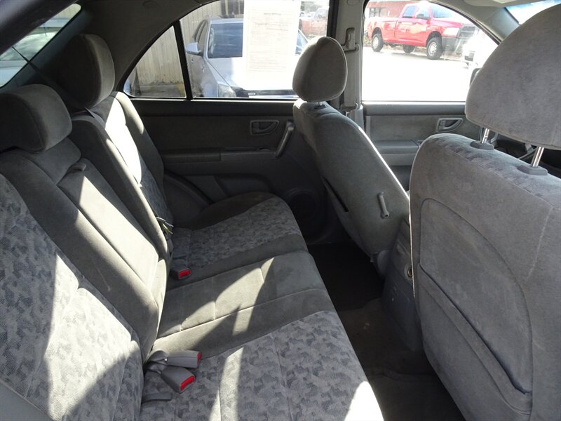 2007 Kia Sorento LX 4X4 - Photo 12 - Cincinnati, OH 45255