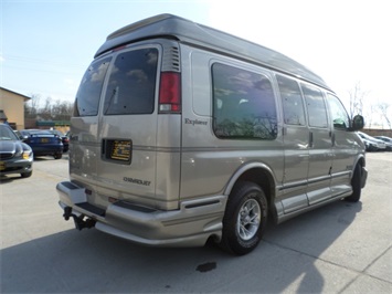 2001 Chevrolet Express Cargo 1500   - Photo 13 - Cincinnati, OH 45255