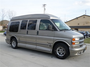 2001 Chevrolet Express Cargo 1500   - Photo 1 - Cincinnati, OH 45255