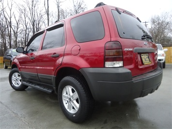 2005 Ford Escape XLS   - Photo 12 - Cincinnati, OH 45255