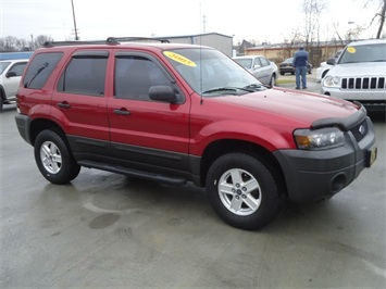 2005 Ford Escape XLS   - Photo 1 - Cincinnati, OH 45255