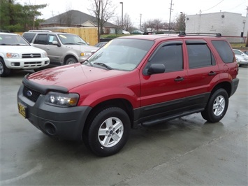 2005 Ford Escape XLS   - Photo 3 - Cincinnati, OH 45255