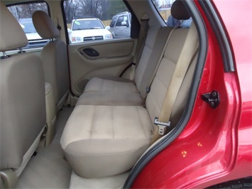 2005 Ford Escape XLS   - Photo 15 - Cincinnati, OH 45255