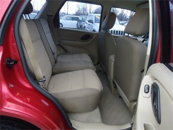 2005 Ford Escape XLS   - Photo 9 - Cincinnati, OH 45255