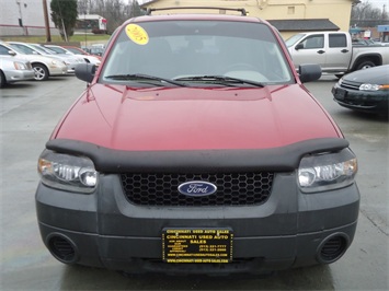 2005 Ford Escape XLS   - Photo 2 - Cincinnati, OH 45255