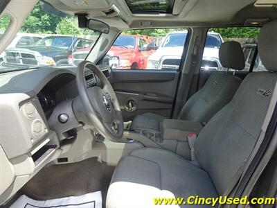 2006 Jeep Commander 65th Anniversary Edition 3.7L V6 4WD   - Photo 9 - Cincinnati, OH 45255