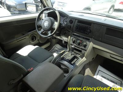 2006 Jeep Commander 65th Anniversary Edition 3.7L V6 4WD   - Photo 13 - Cincinnati, OH 45255