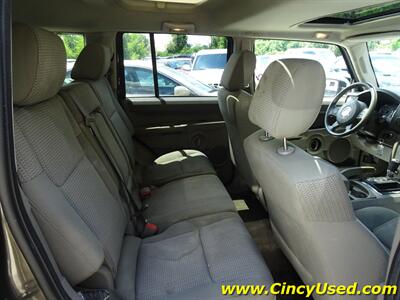 2006 Jeep Commander 65th Anniversary Edition 3.7L V6 4WD   - Photo 12 - Cincinnati, OH 45255