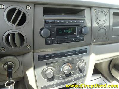 2006 Jeep Commander 65th Anniversary Edition 3.7L V6 4WD   - Photo 17 - Cincinnati, OH 45255