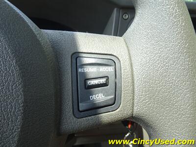 2006 Jeep Commander 65th Anniversary Edition 3.7L V6 4WD   - Photo 22 - Cincinnati, OH 45255