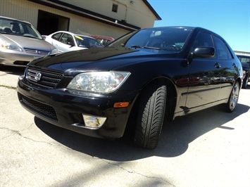 2002 Lexus IS 300   - Photo 11 - Cincinnati, OH 45255