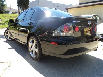 2002 Lexus IS 300   - Photo 12 - Cincinnati, OH 45255