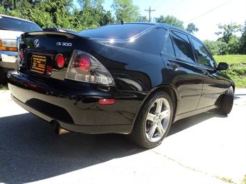 2002 Lexus IS 300   - Photo 13 - Cincinnati, OH 45255