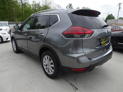 2018 Nissan Rogue SV  2.5L I4 AWD - Photo 8 - Cincinnati, OH 45255