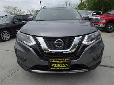 2018 Nissan Rogue SV  2.5L I4 AWD - Photo 2 - Cincinnati, OH 45255