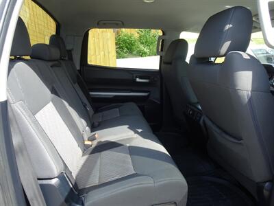 2014 Toyota Tundra SR5  5.7L V8 4X4 - Photo 12 - Cincinnati, OH 45255