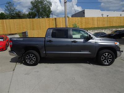 2014 Toyota Tundra SR5  5.7L V8 4X4 - Photo 5 - Cincinnati, OH 45255