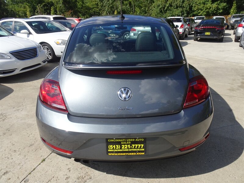 2018 Volkswagen Beetle-Classic S 2.0L Turbo I4 FWD - Photo 6 - Cincinnati, OH 45255